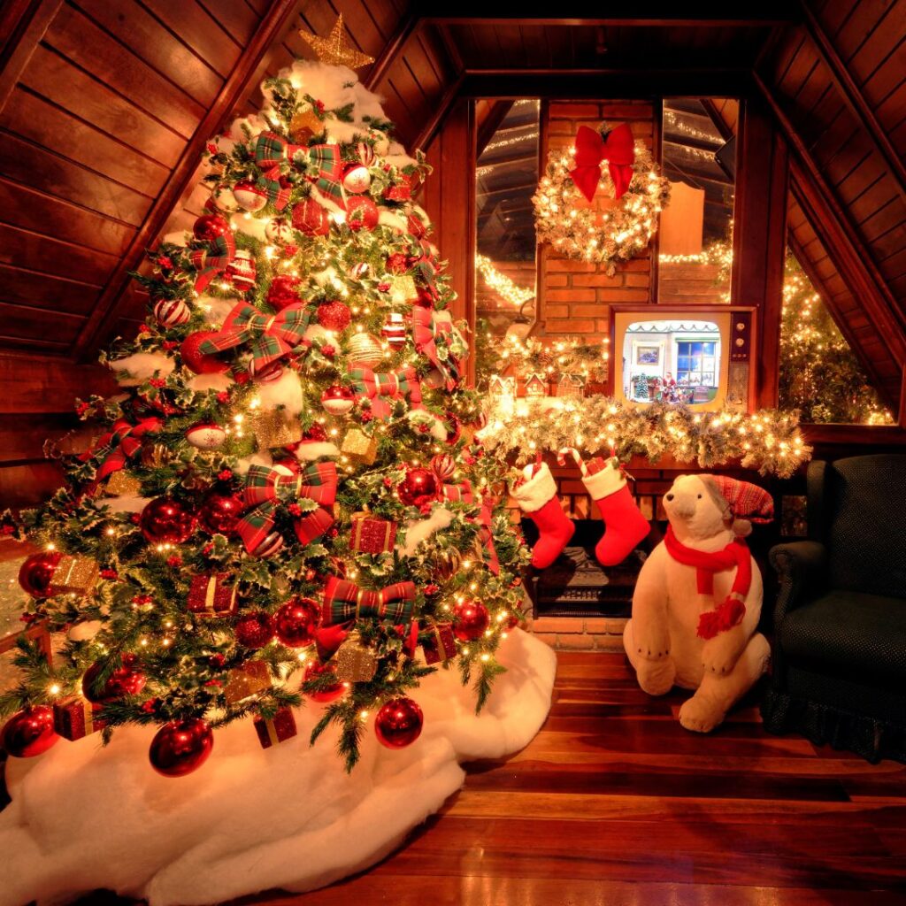 Casa do Papai Noel com árvore e lareira